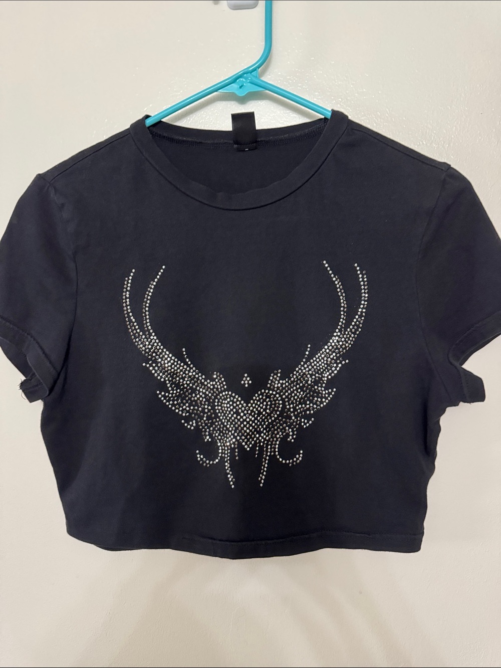 SHEIN Black Rhinestone Wing Heart Crop Tee